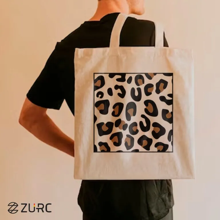 Sacolas em TNT personalizadas tag kraft